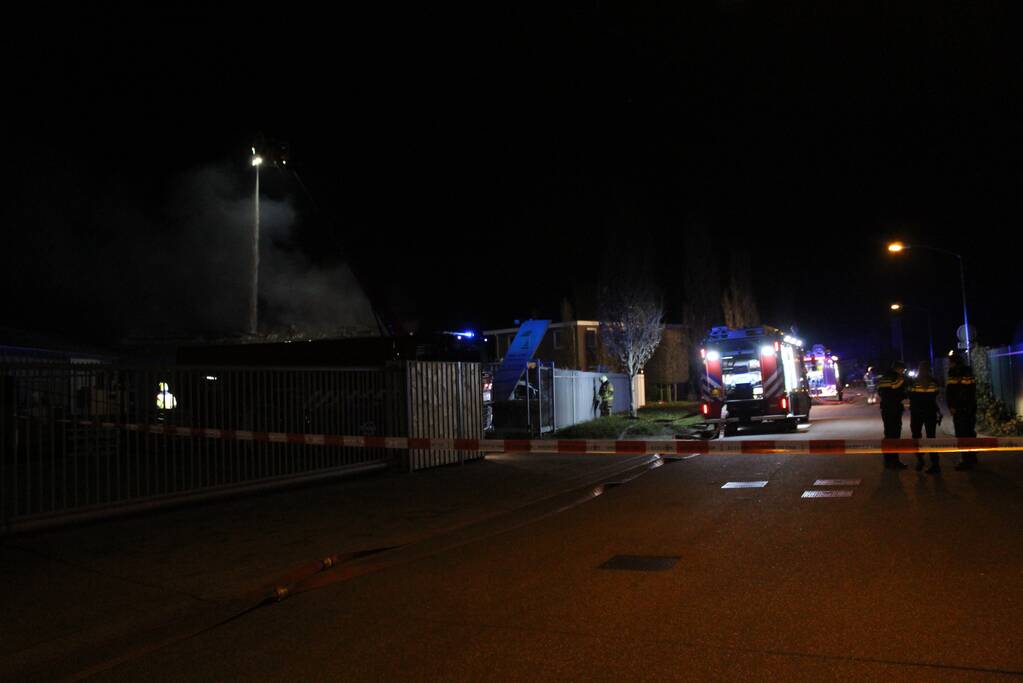 Loods van timmerfabriek Mari Jacobs in vlammen opgegaan