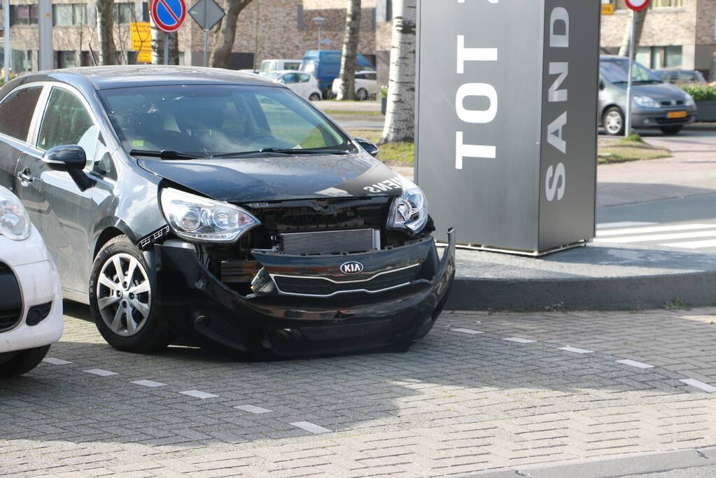 Motorrijder gewond na botsing met auto
