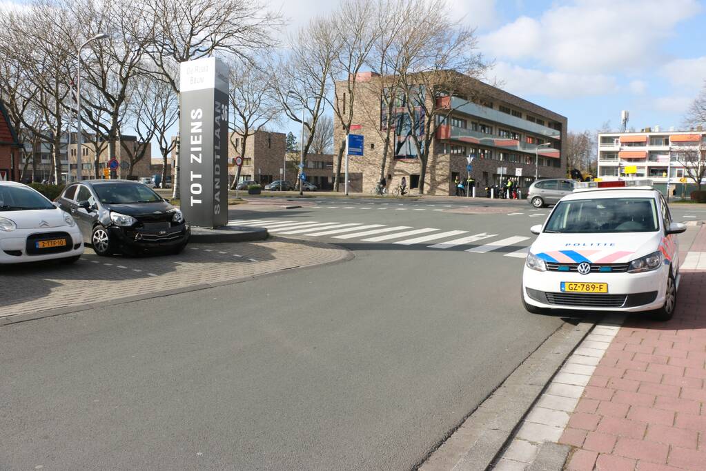 Motorrijder gewond na botsing met auto