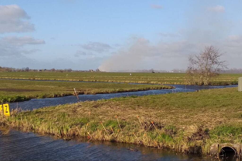 Woning met rieten kap gaat in vlammen op