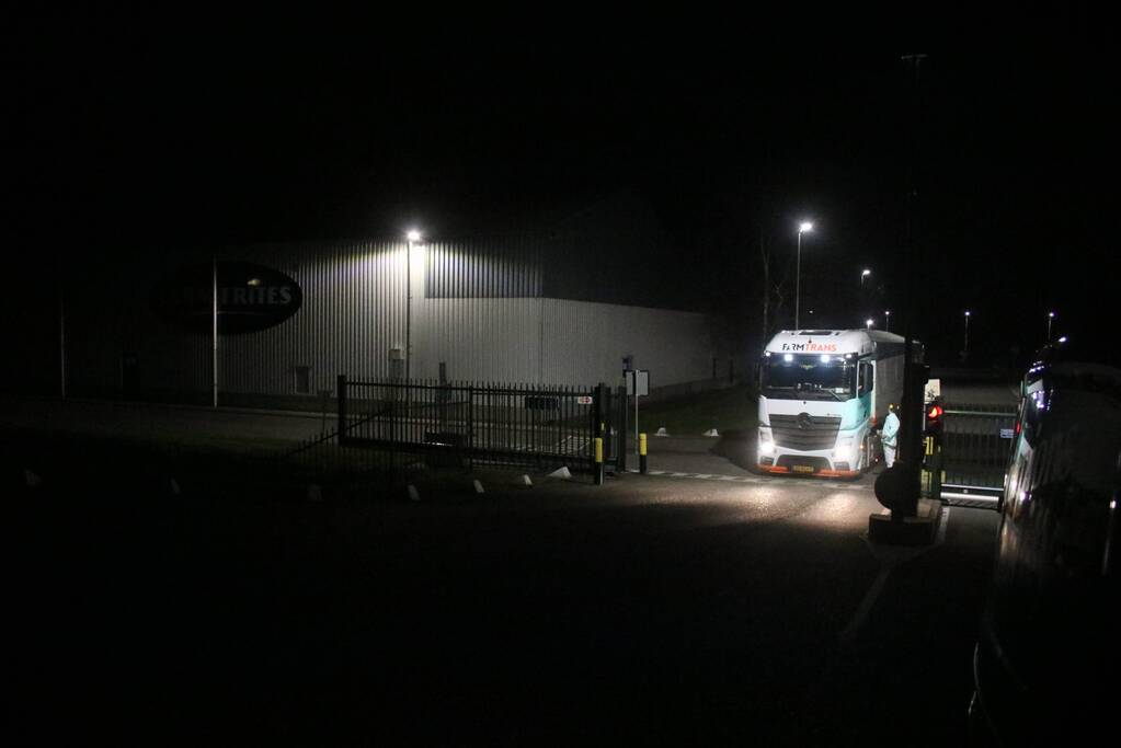 Meerdere personen nagekeken na vloeistoflekkage bij Farm Frites