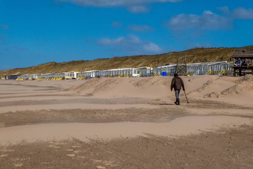 Leeg strand na oproep thuis te blijven