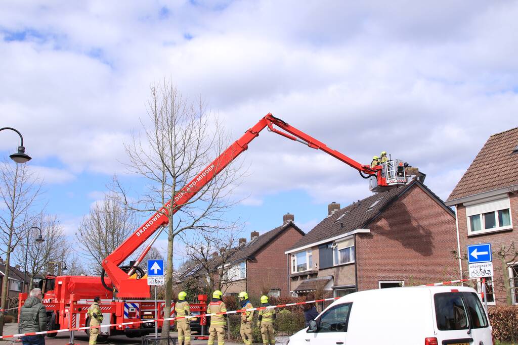 Deel van dakkapel losgewaaid