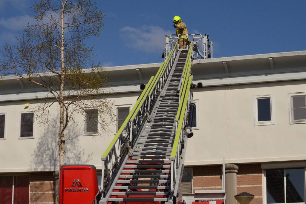 Dakplaten laten los door harde windstoten
