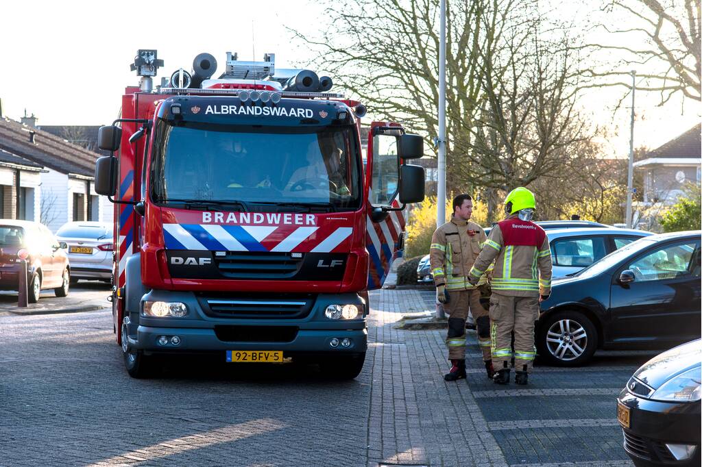 Brandweer verwijdert losgewaaid reclamebord