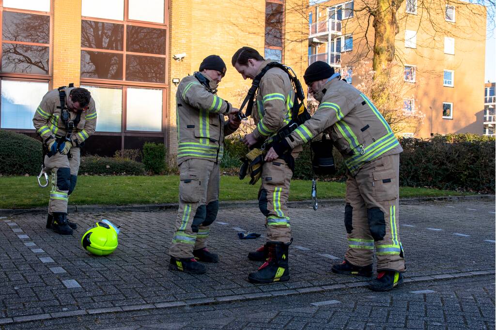 Brandweer verwijdert losgewaaid reclamebord