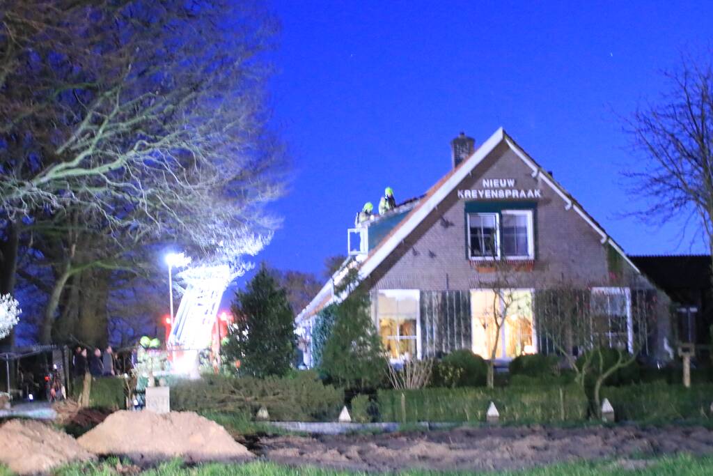 Dakkapel woonboerderij in brand