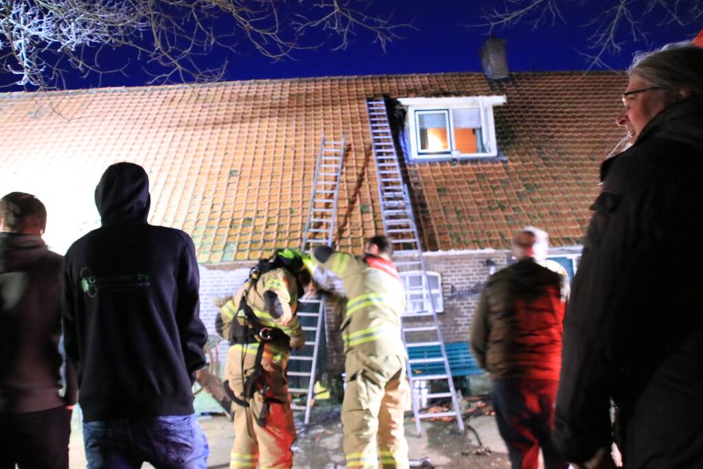 Dakkapel woonboerderij in brand