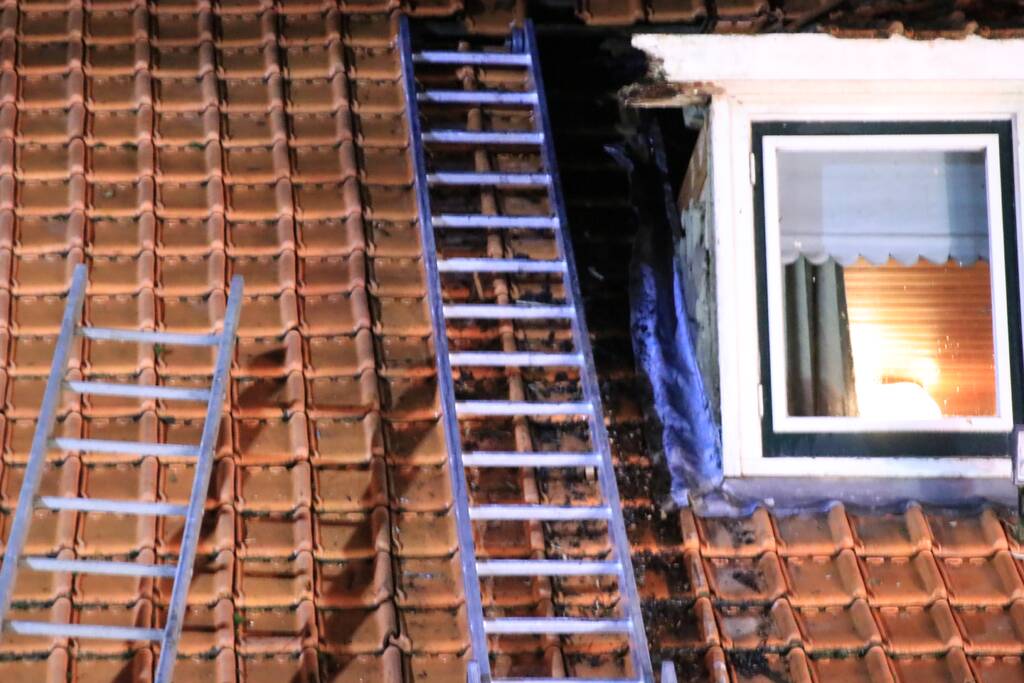 Dakkapel woonboerderij in brand