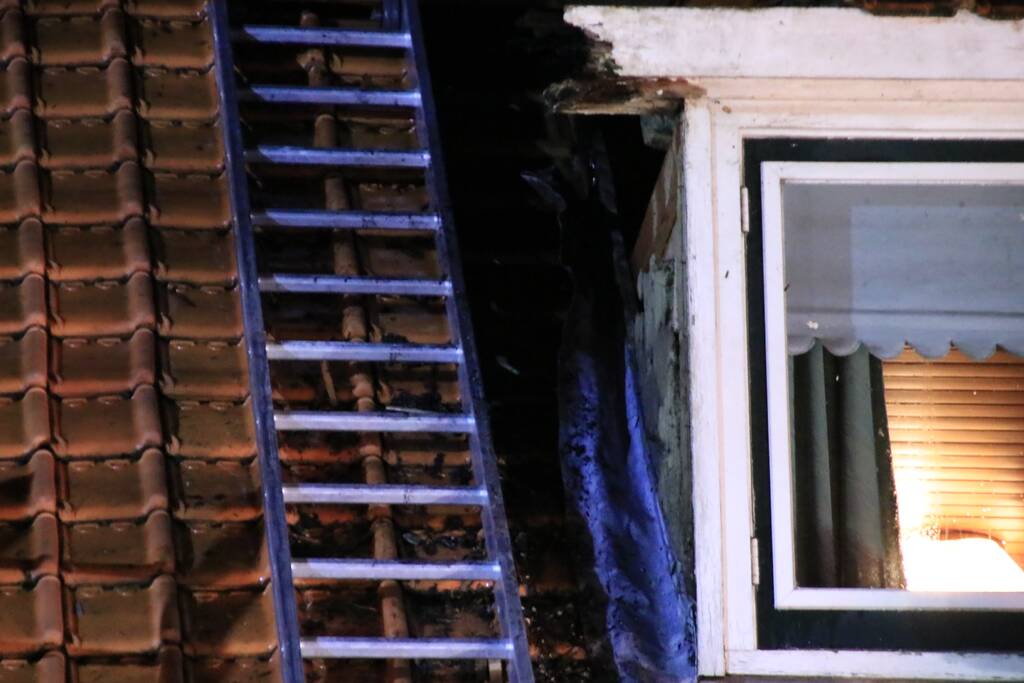 Dakkapel woonboerderij in brand