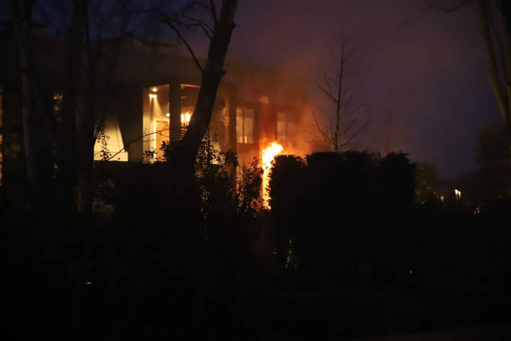 Uitslaande brand in nieuwbouw woning