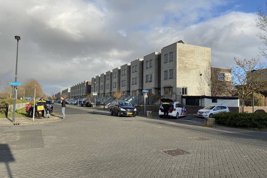 Aanrijding tussen bestelscooter en personenauto