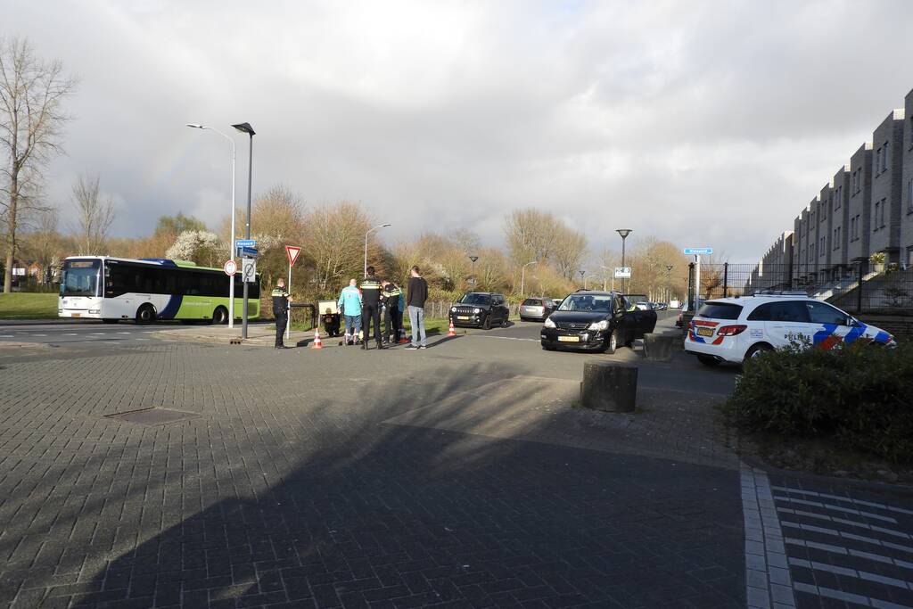 Aanrijding tussen bestelscooter en personenauto