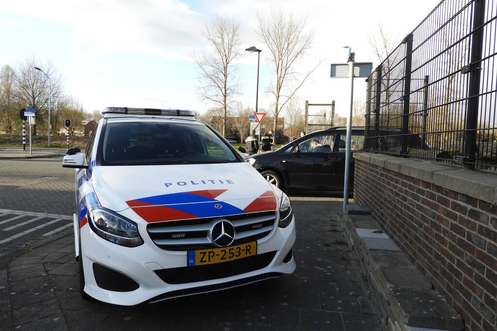 Aanrijding tussen bestelscooter en personenauto