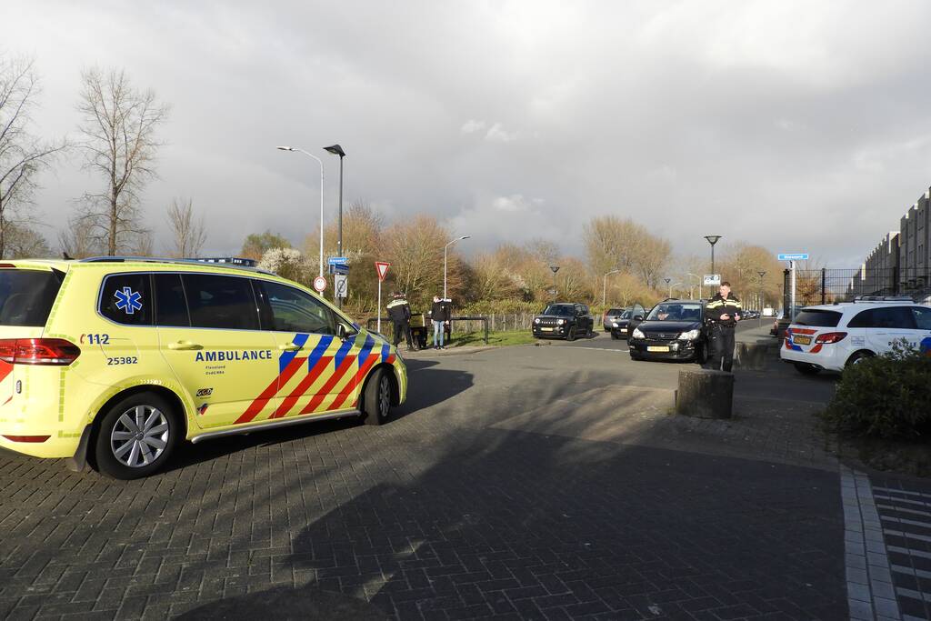 Aanrijding tussen bestelscooter en personenauto