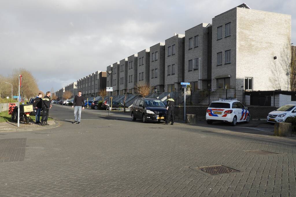 Aanrijding tussen bestelscooter en personenauto