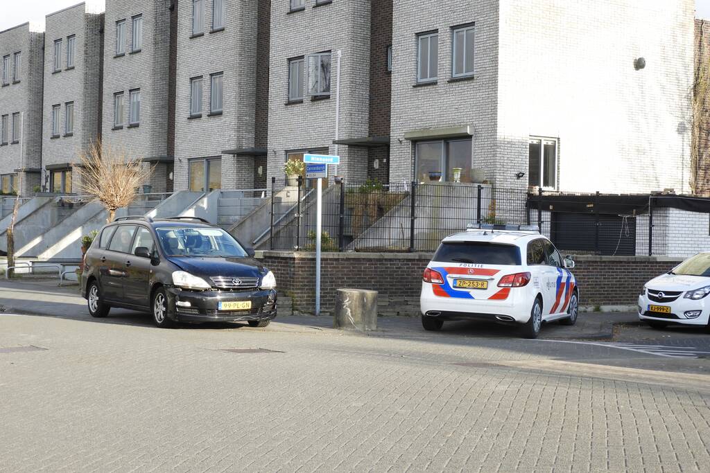 Aanrijding tussen bestelscooter en personenauto