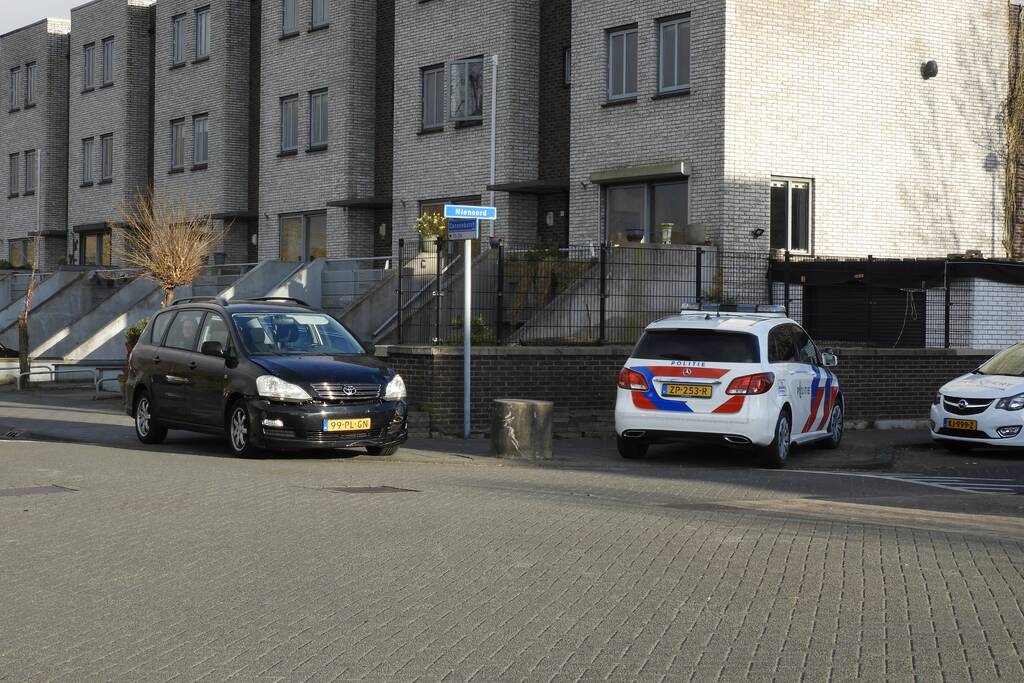 Aanrijding tussen bestelscooter en personenauto