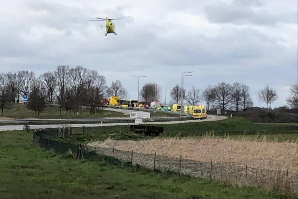 IC-ambulancebus met coronapatiënten strandt