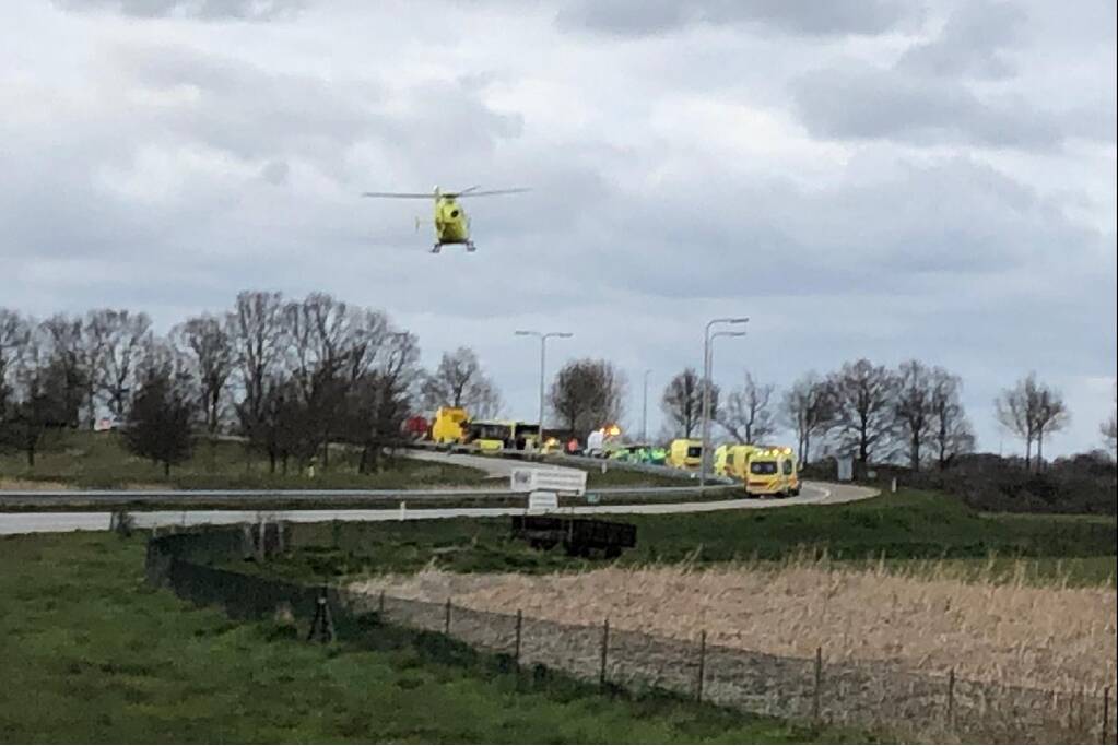 IC-ambulancebus met coronapatiënten strandt