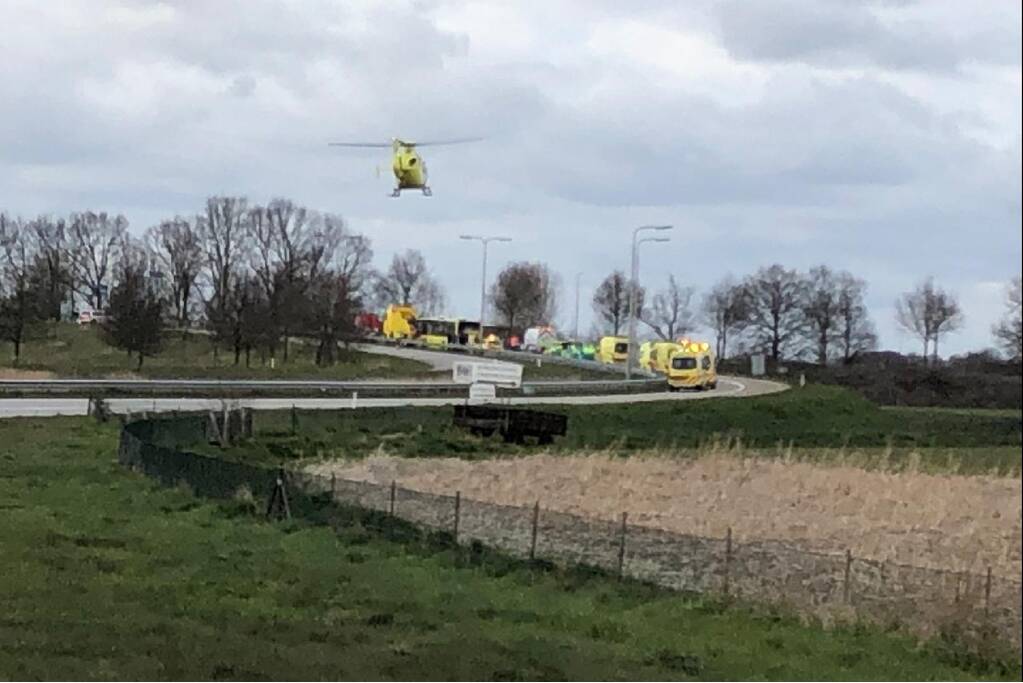 IC-ambulancebus met coronapatiënten strandt
