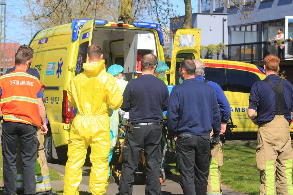 Coronapatiënt uit woning gehaald in Nieuwland
