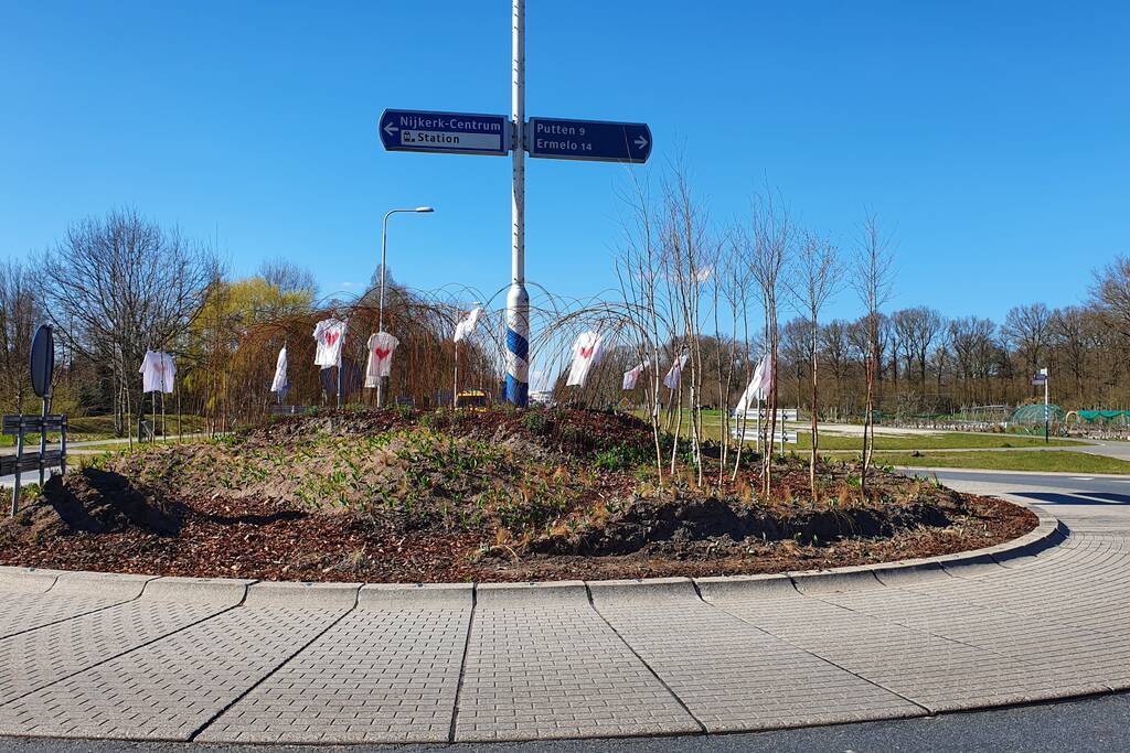 Rotonde versierd met hartjes-shirts