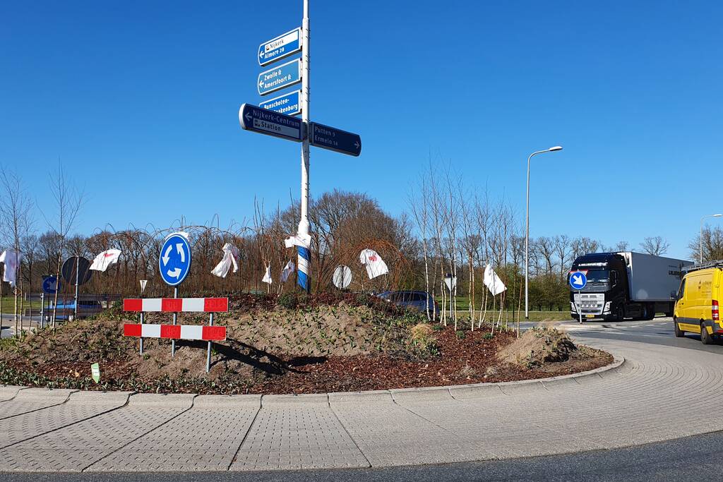 Rotonde versierd met hartjes-shirts