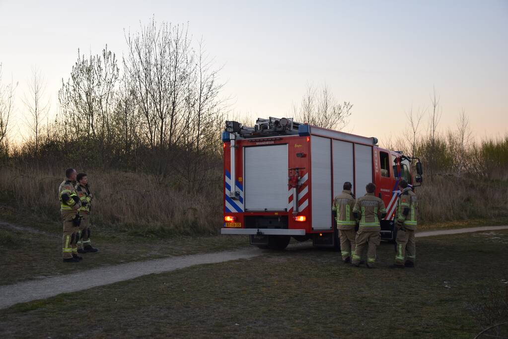 Stuk duingebied langs kust in brand
