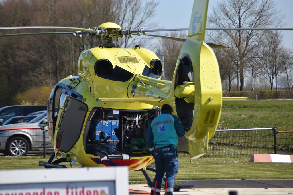 Traumahelikopter haalt coronapatiënt op