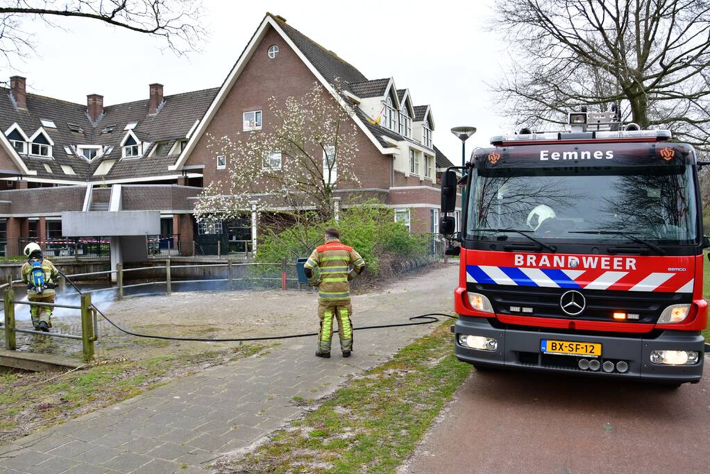 Houtwerk damwand vat vlam