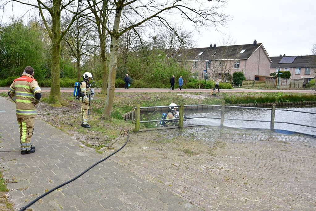 Houtwerk damwand vat vlam