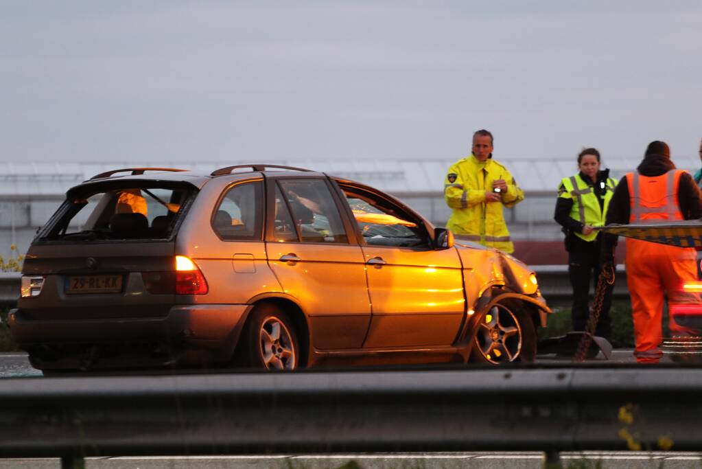 Auto belandt op de kop, bestuurder gewond
