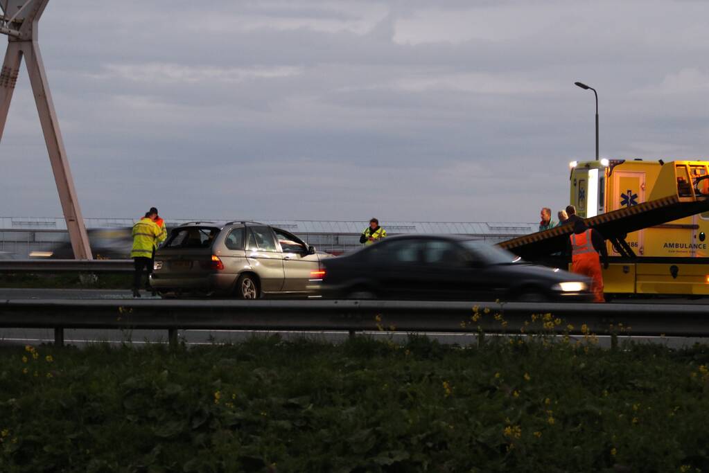 Auto belandt op de kop, bestuurder gewond