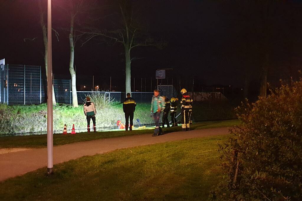 Fietslamp in sloot zorgt voor massale inzet hulpdiensten