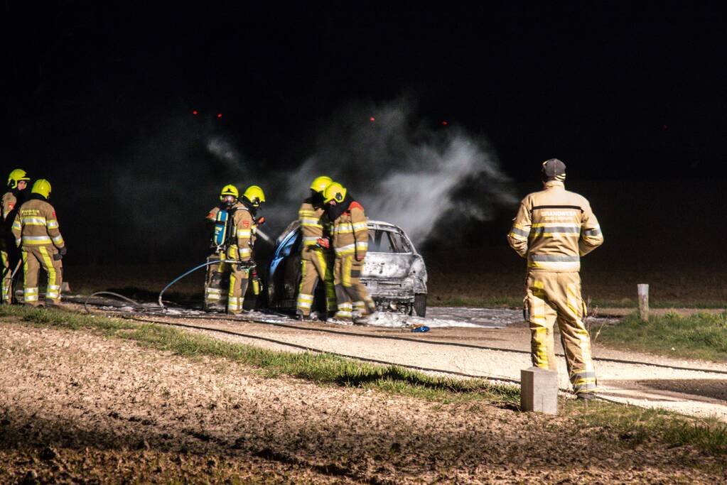 Auto gaat in vlammen op