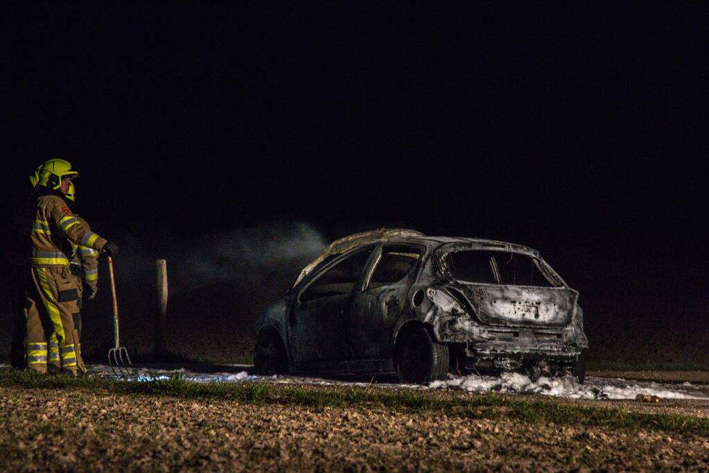 Auto gaat in vlammen op