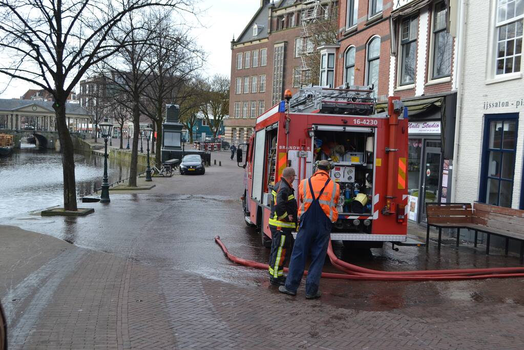 Sprinklerinstallatie oude Hudson Bay gebouw gaat af