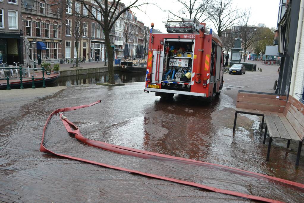 Sprinklerinstallatie oude Hudson Bay gebouw gaat af
