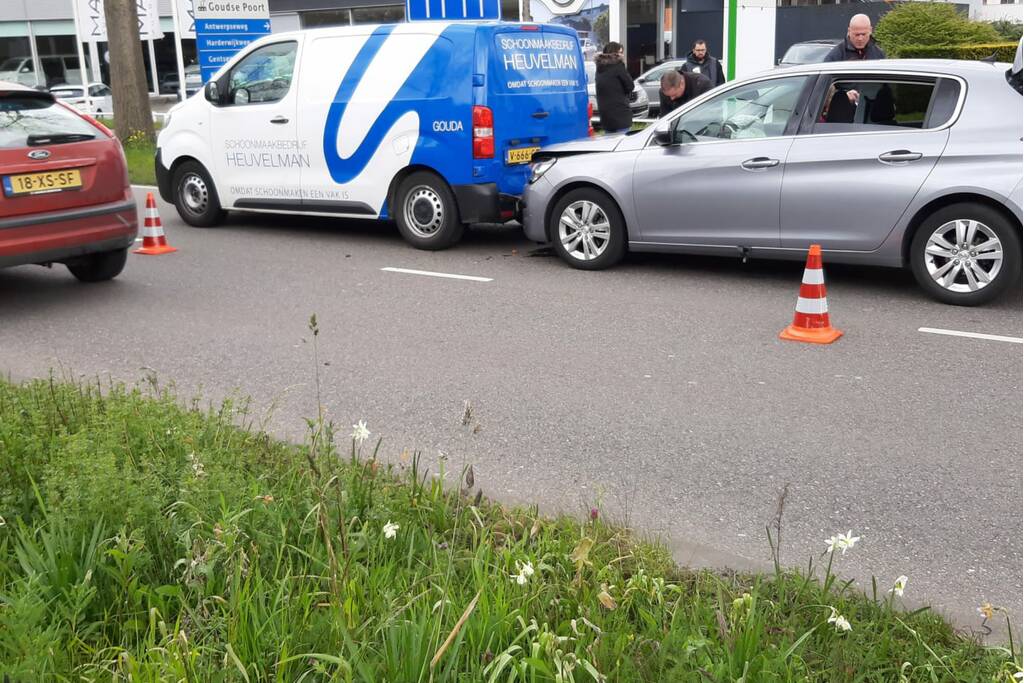 Kinderen gewond bij kop-staart aanrijding