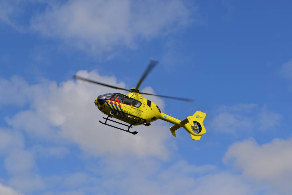Dode in woning; kinderen naar ziekenhuis