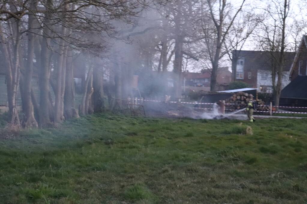 Veel rook bij brand in afvalhoop