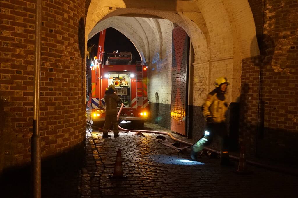 Veel rook bij flinke schoorsteenbrand