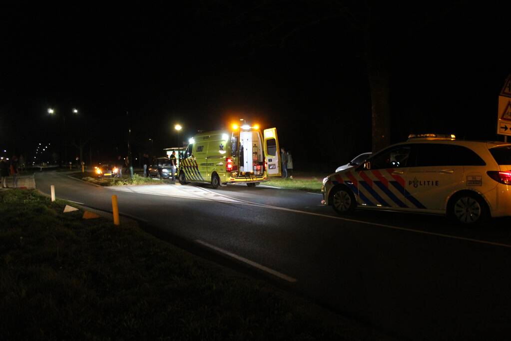 Gewonde na eenzijdige aanrijding tegen lantaarnpaal