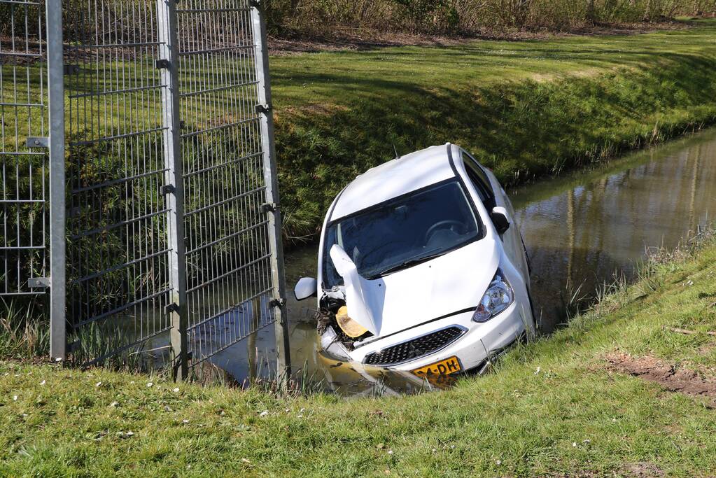 Auto op mysterieuze wijze te water geraakt