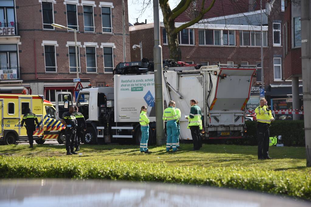 Vrouw (85) overleden na aanrijding met vuilniswagen