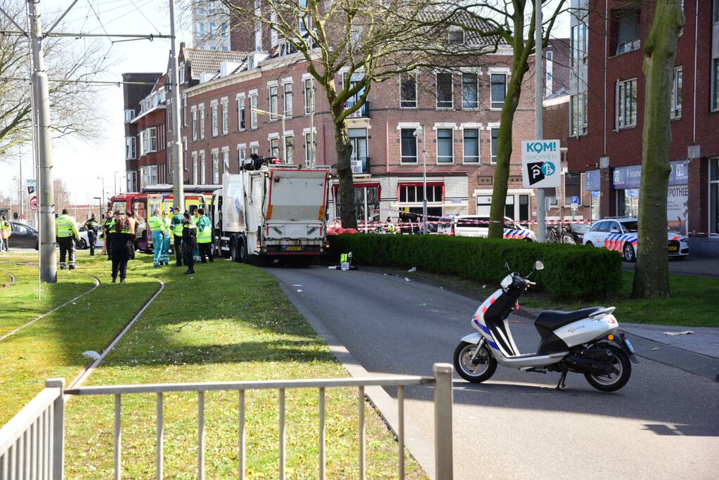 Vrouw (85) overleden na aanrijding met vuilniswagen