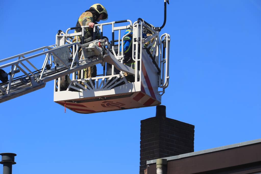 Woning vol rook bij brand in schoorsteen