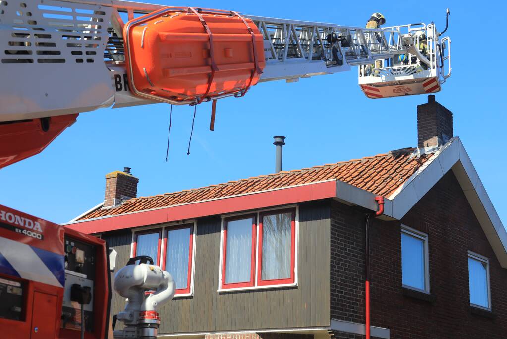 Woning vol rook bij brand in schoorsteen