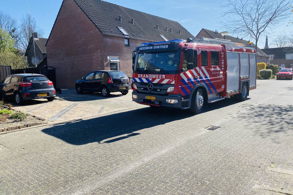 Veel rook uit woning na brand